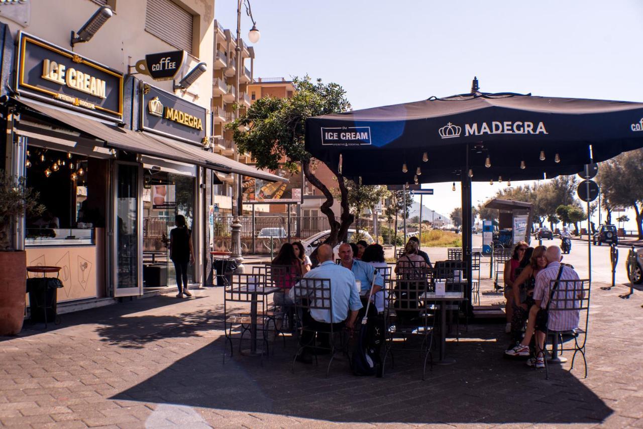La Madegra Seasuite Salerno Ngoại thất bức ảnh